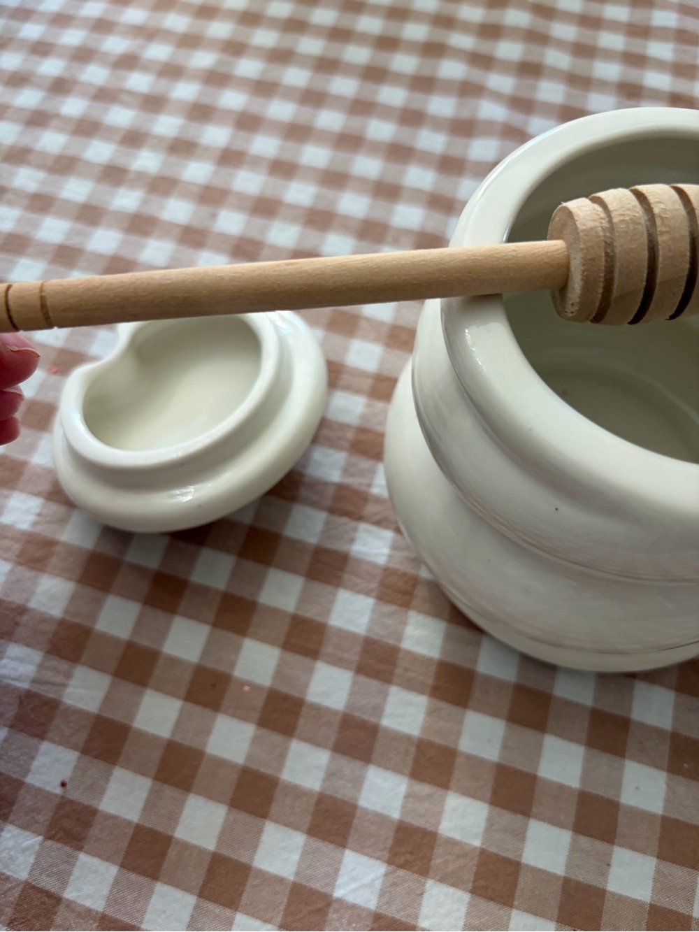 White Ceramic Honey Jar with Bee Lid Accent - Picture 7 of 11